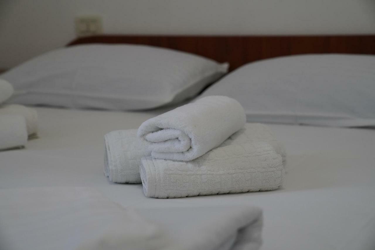 Sesar Apartments Krk - No. 2 Vinko Krk Town Eksteriør billede