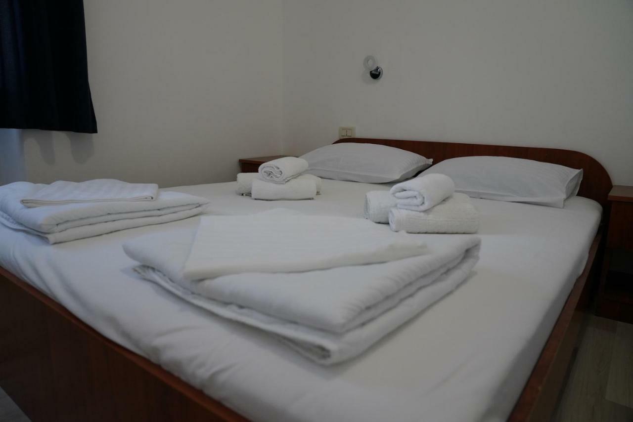 Sesar Apartments Krk - No. 2 Vinko Krk Town Eksteriør billede
