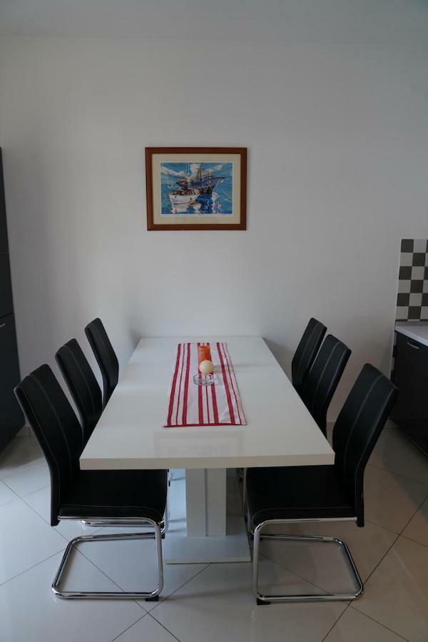Sesar Apartments Krk - No. 2 Vinko Krk Town Eksteriør billede