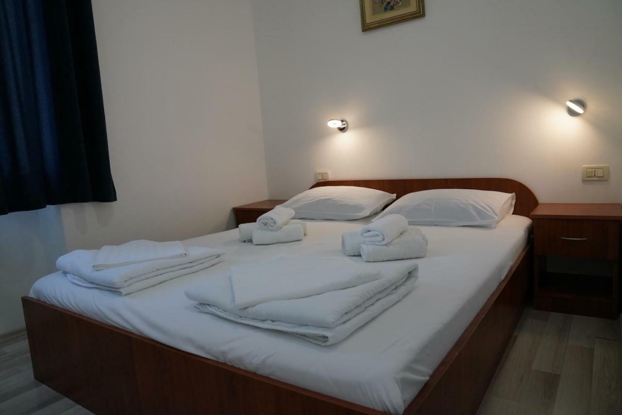 Sesar Apartments Krk - No. 2 Vinko Krk Town Eksteriør billede