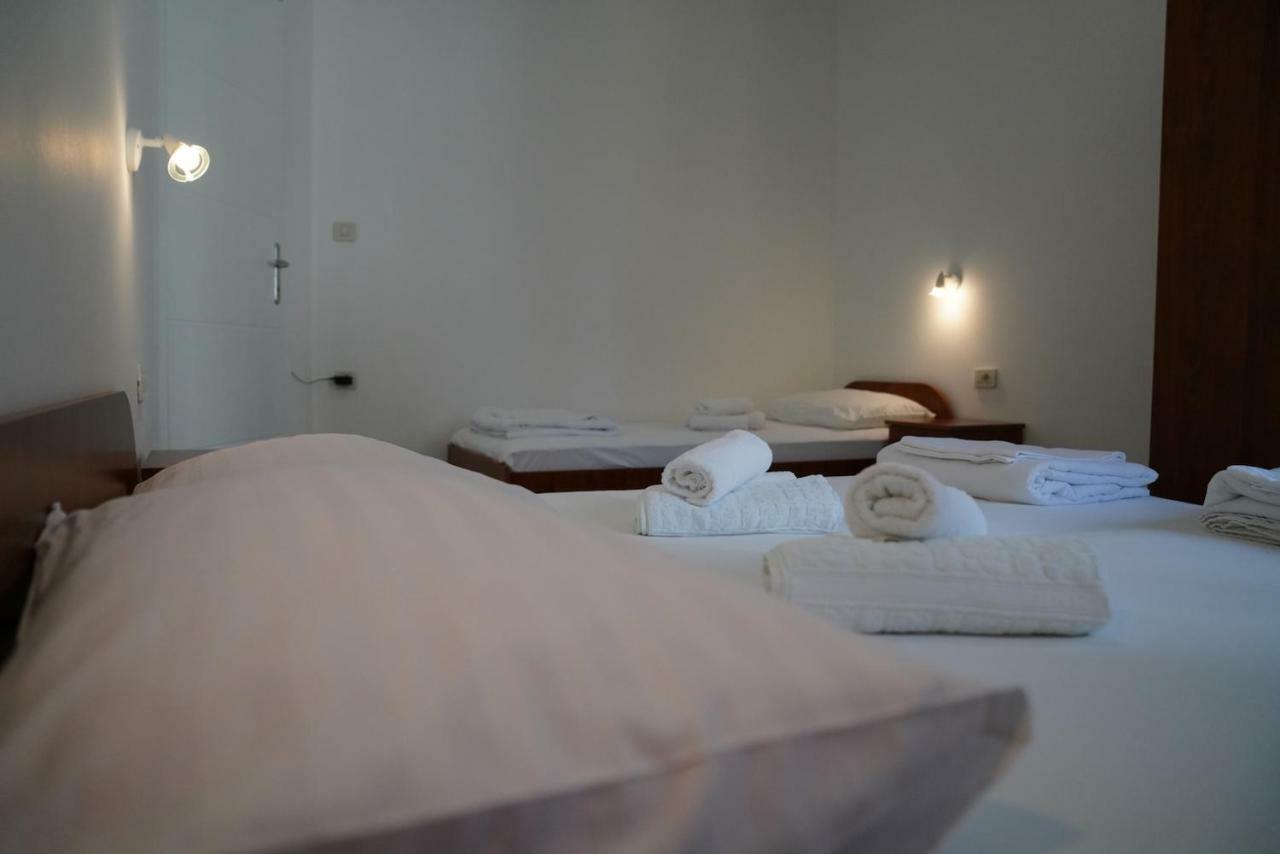 Sesar Apartments Krk - No. 2 Vinko Krk Town Eksteriør billede