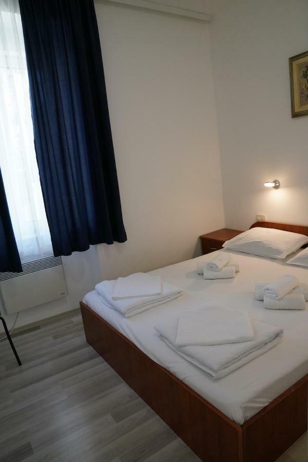 Sesar Apartments Krk - No. 2 Vinko Krk Town Eksteriør billede