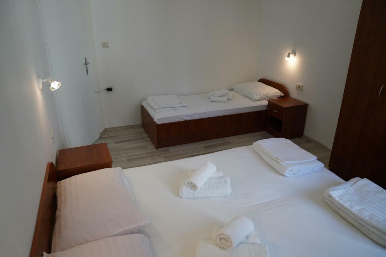 Sesar Apartments Krk - No. 2 Vinko Krk Town Eksteriør billede