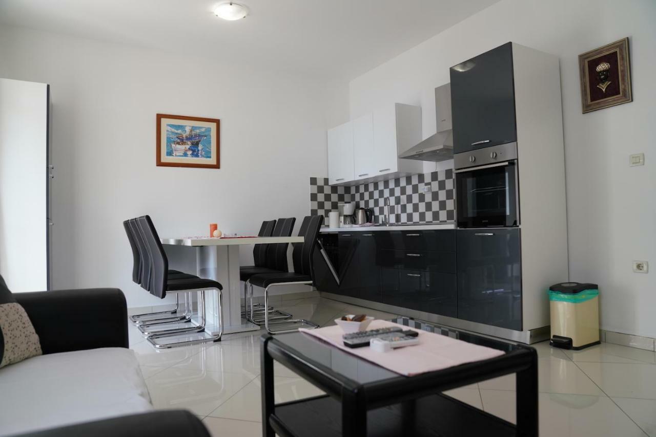 Sesar Apartments Krk - No. 2 Vinko Krk Town Eksteriør billede