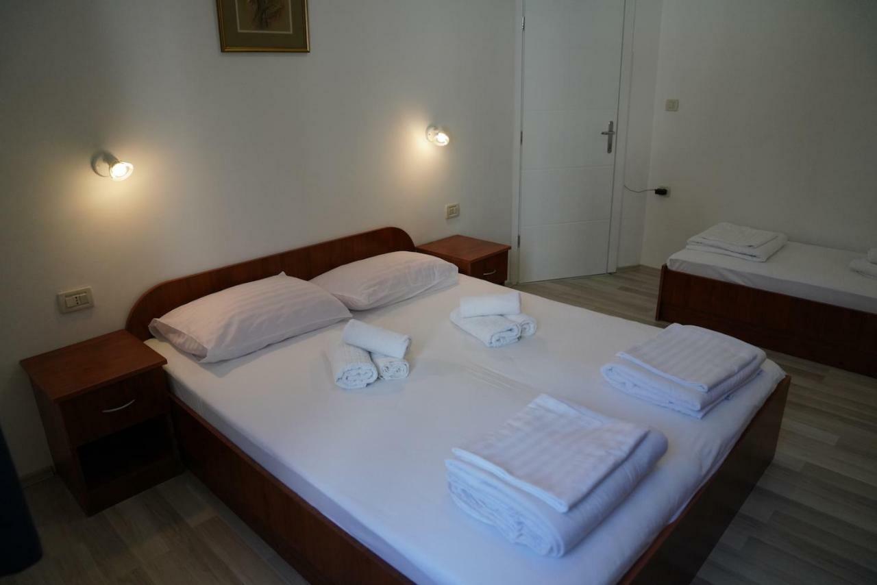 Sesar Apartments Krk - No. 2 Vinko Krk Town Eksteriør billede